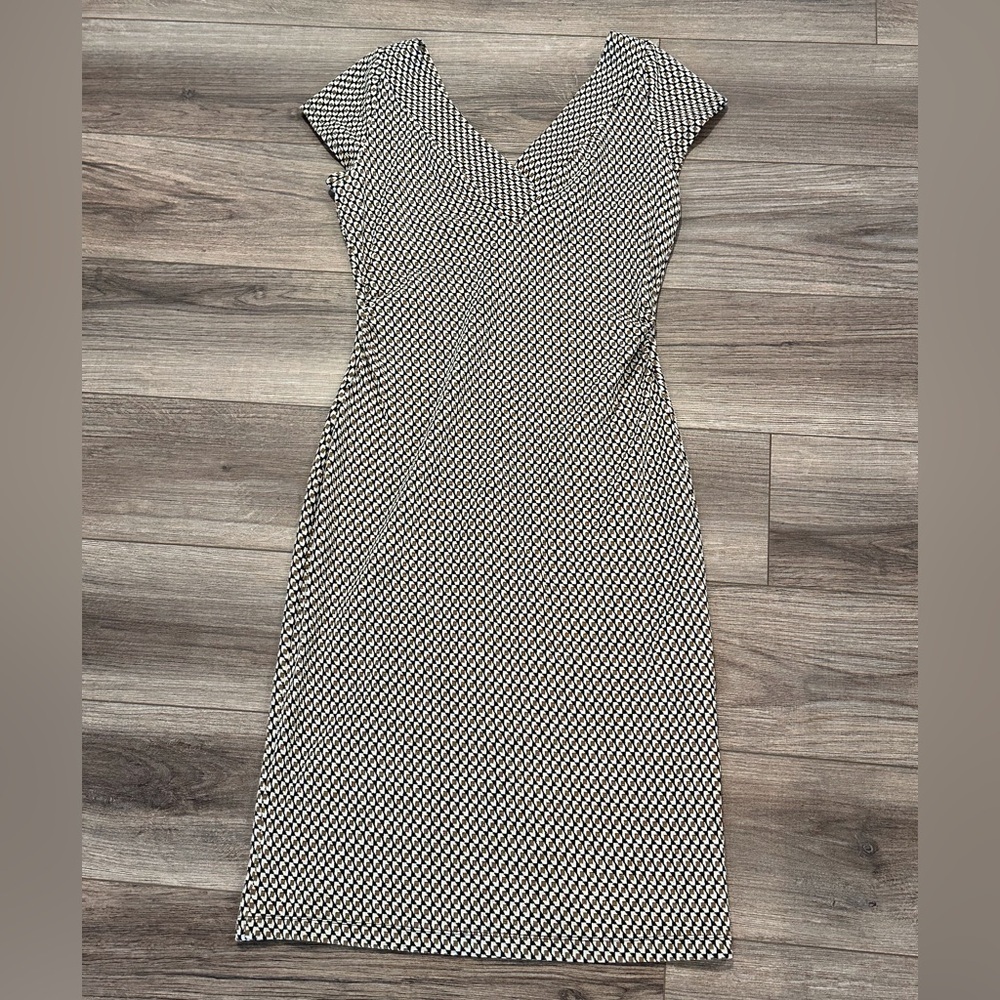 Diane Von Furstenberg Brown and Cream V-Neck Ruched Waist Dress Size 10 - Picture 2 of 8